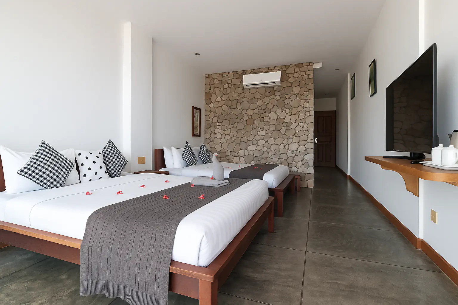 Deluxe Double Room with Bath 4